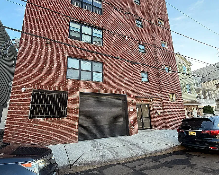 198 Harrison St #4