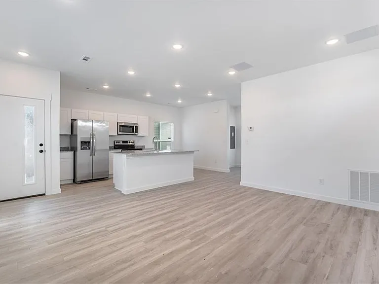 830 Ventnor Ave — Photo 2