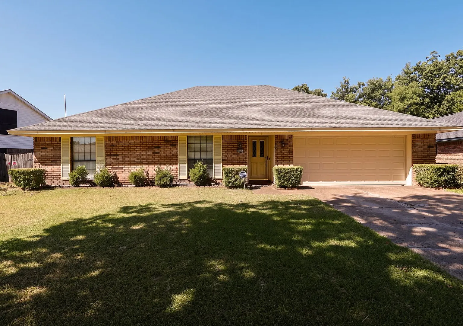 North Bossier - Greenacres Place - 3 Bed 2 Bath w/ Bonus Room! — Photo 1