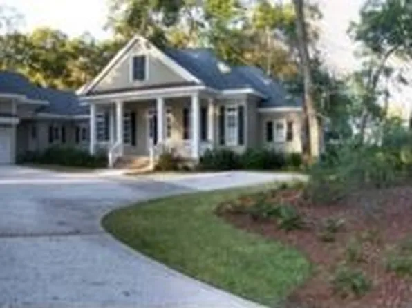 8 Drayton Pl, Hilton Head Island, SC 29928