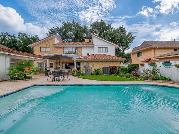 1755 Carriage Way, Sugar Land, TX 77478