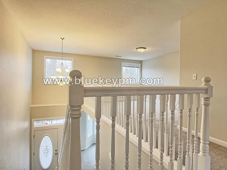 907 N 9th Way — Photo 10
