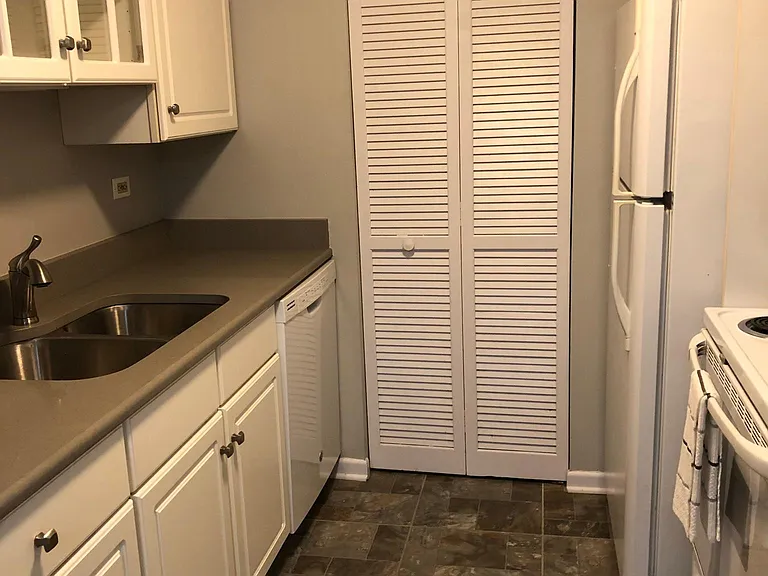 800 N Lakeside Dr #2C — Photo 7