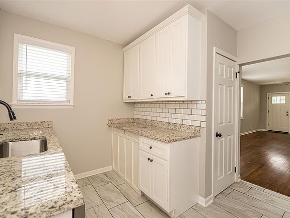 3rd image of 6201 Wade Ave