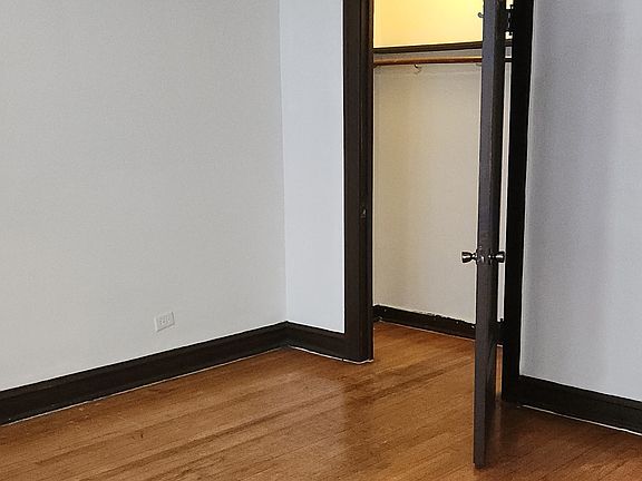 3rd image of 8154 S Marshfield Ave #1638