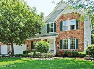 225 S Oakleaf Rd, Algonquin, IL 60102