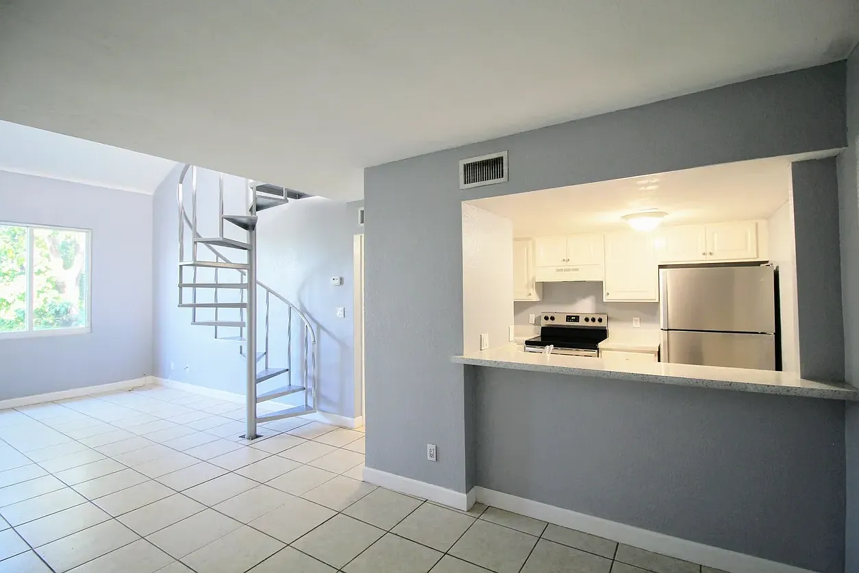 Waterford Apartments — Photo 2