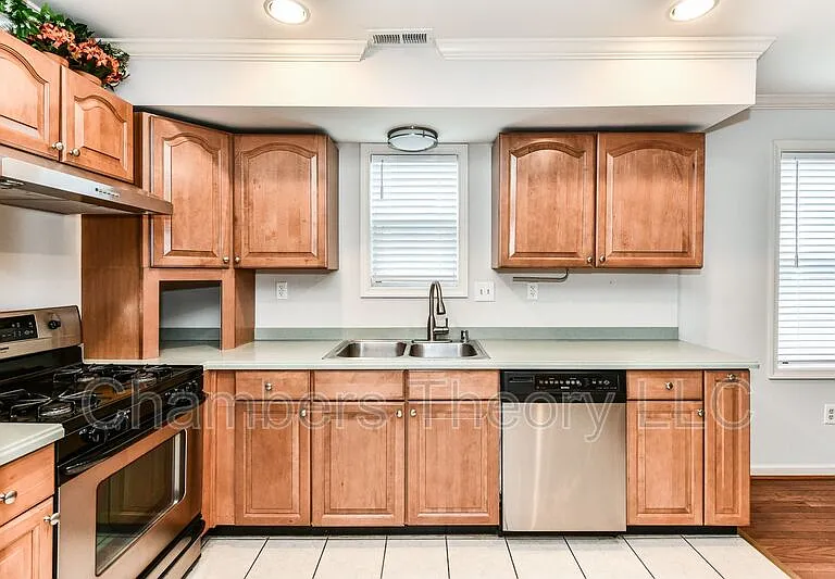 1128 N Kentucky St — Photo 11