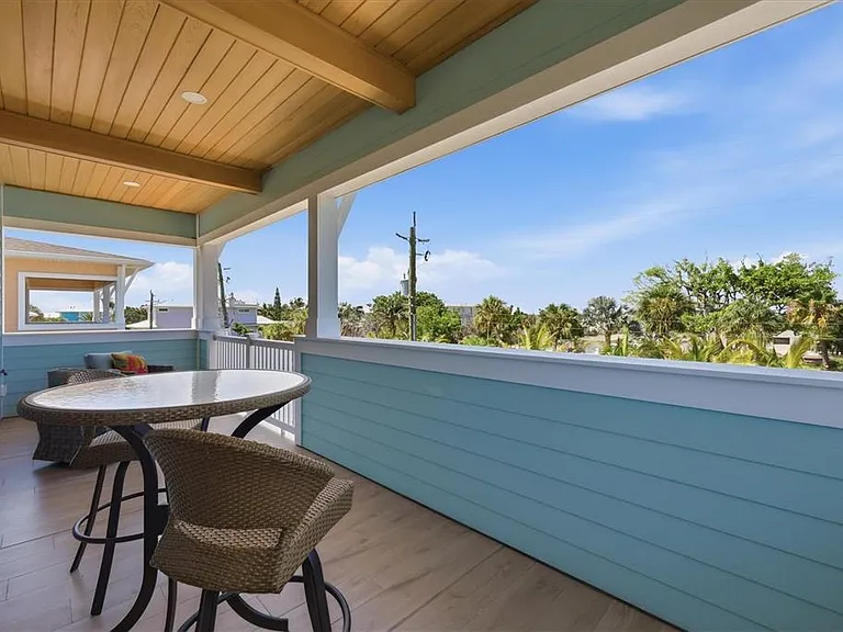 115 Aqua Ln — Photo 32