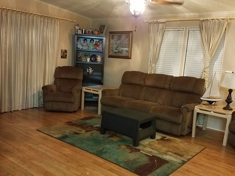 1st image of 4 Cedar Falls Dr
