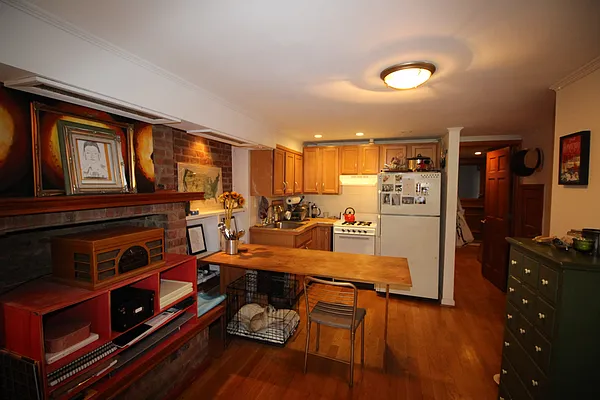 Rented by Brooklyn Real Inc | media 9