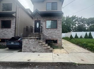 15 Bell St, Staten Island, NY 10305
