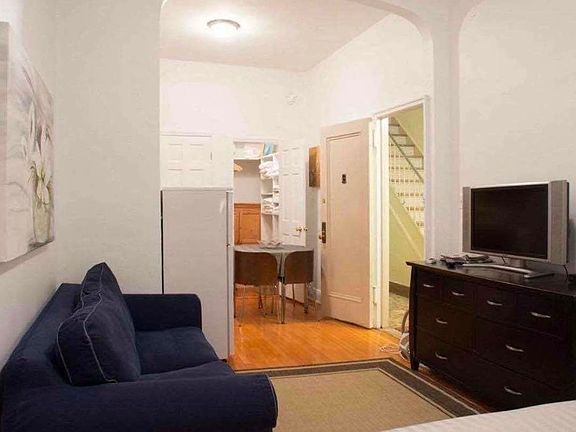 3rd image of 205 E 73rd St #3R