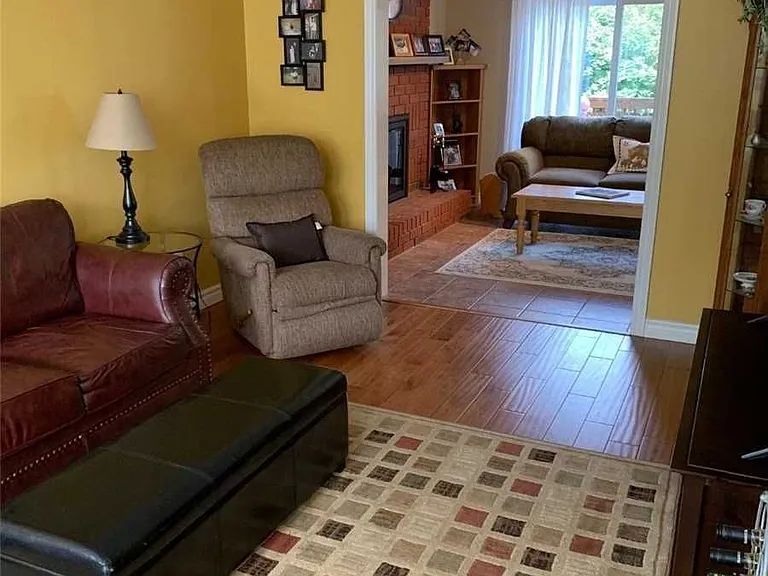 76 Mayfair Dr — Photo 7