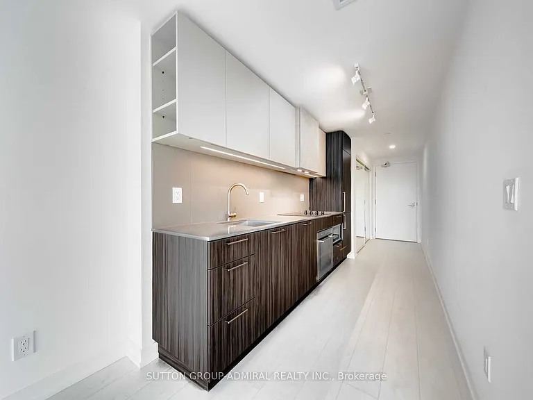 19 Western Battery Rd #522 — Photo 4