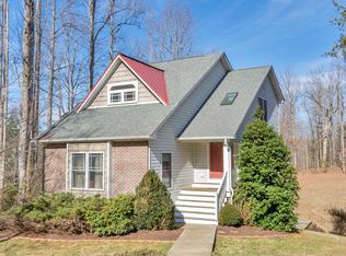 281 Farm Ridge Dr, Stanardsville, VA 22973