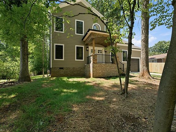 2nd image of 4814 Selwyn Dr