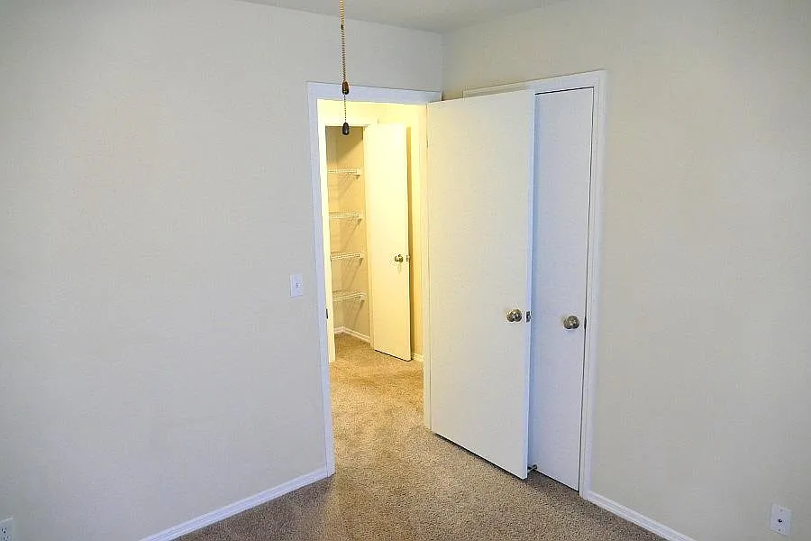 2 bed, 900 sqft, $1,200 — Photo 4