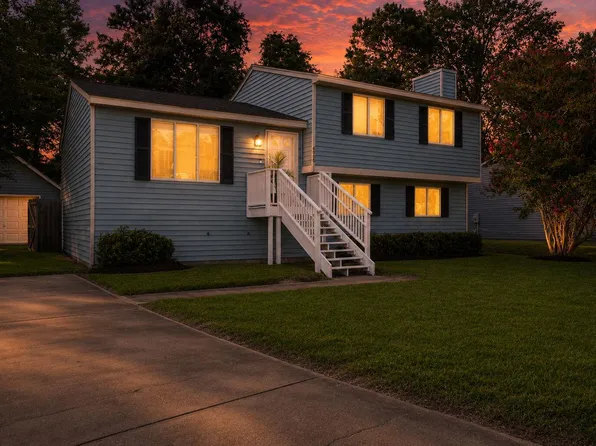 4950 Amberwood Ln, North Charleston, SC 29418