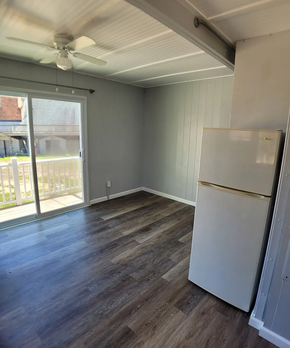 104 Tolers Ln - A — Photo 2