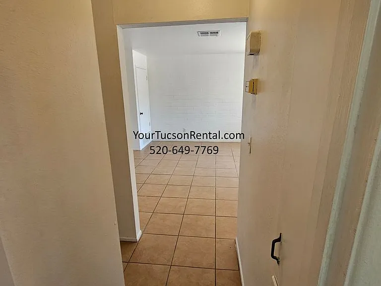 Arlington Commons - 4530 E Pima St Near Swan Road — Photo 15