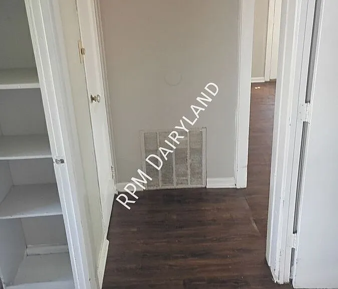 4230 N 53rd St — Photo 5
