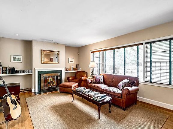 5th image of 1020 N Virginia Ave NE