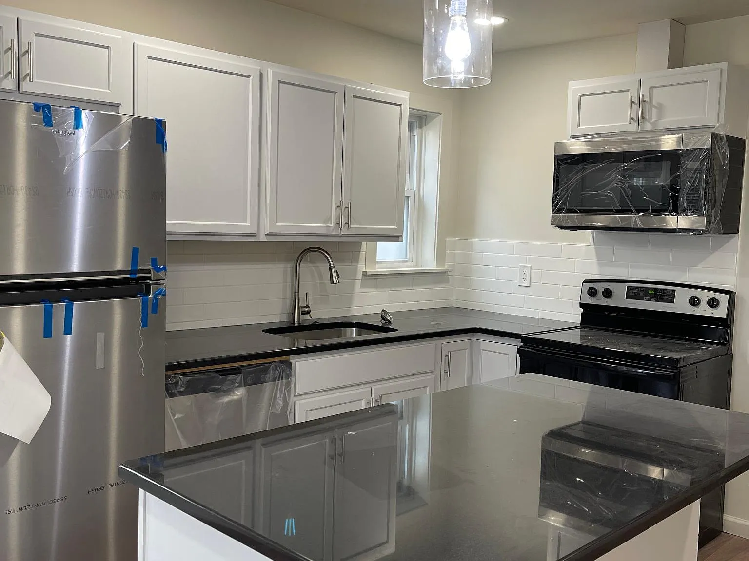 4 bed, 1446 sqft, $2,500 — Photo 1
