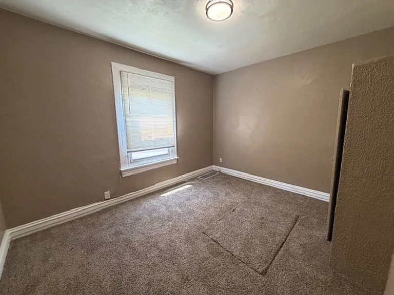 6725 Schofield Ave — Photo 4