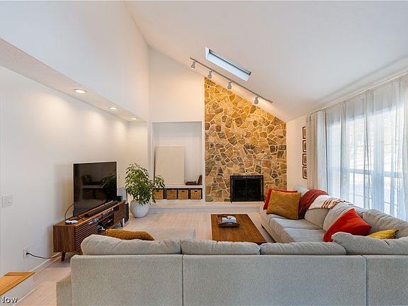 4th image of 4057 Bramshaw Rd NW