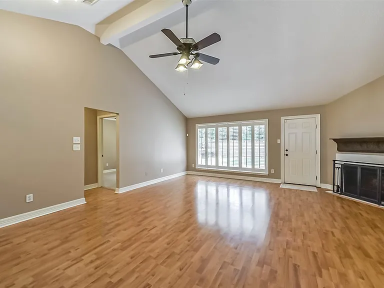4111 Hermitage Hollow Ln — Photo 3