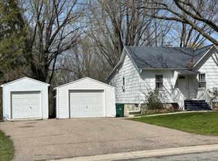 703 5th St E, Glencoe, MN 55336
