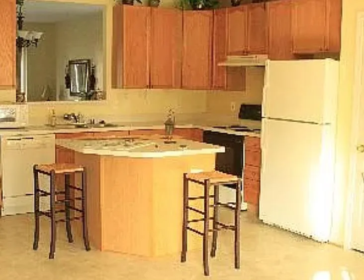 3 bed, 2424 sqft, $2,800 — Photo 3