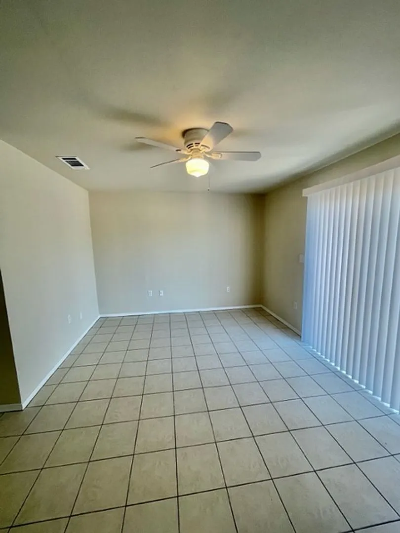 1500 Lake Shore Dr — Photo 3