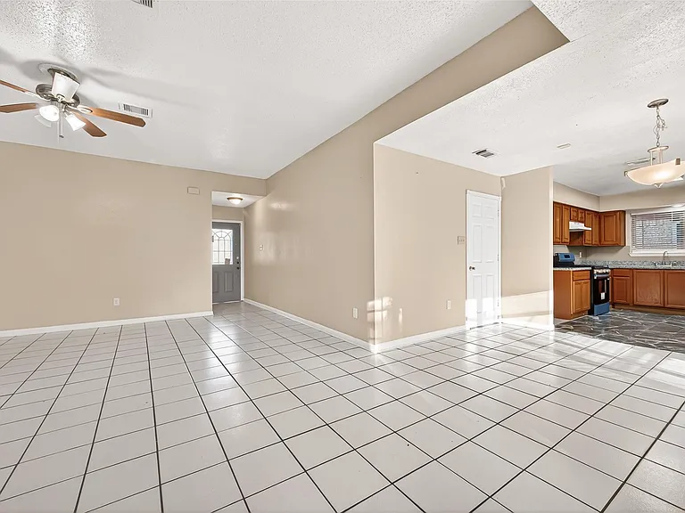 7422 Cortes Dr — Photo 9