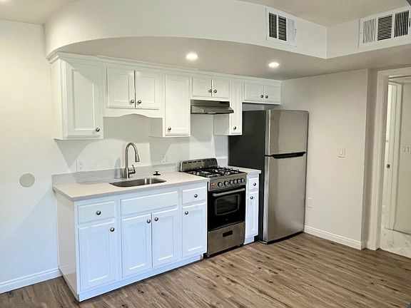 5th image of 5051 Whitsett Ave #2330