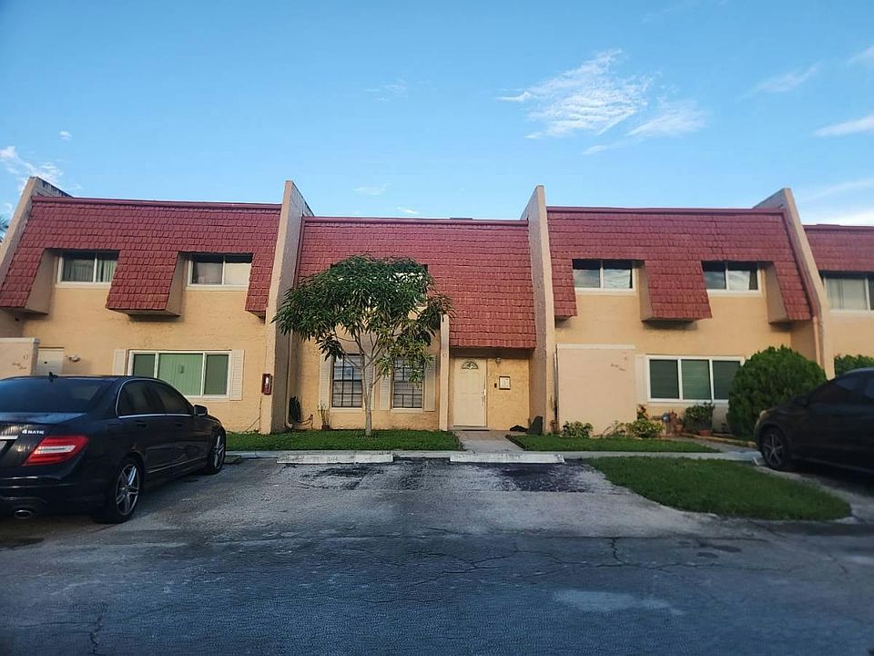 1st image of 43 Spinning Wheel Ln