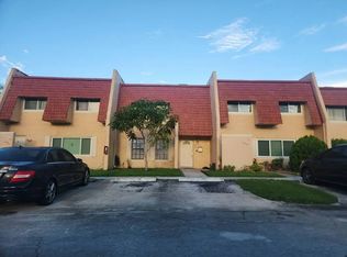 43 Spinning Wheel Ln, Fort Lauderdale, FL 33319