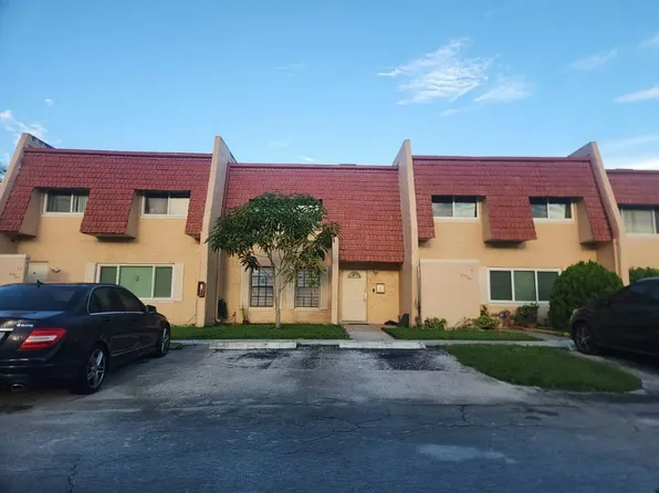 43 Spinning Wheel Ln, Fort Lauderdale, FL 33319