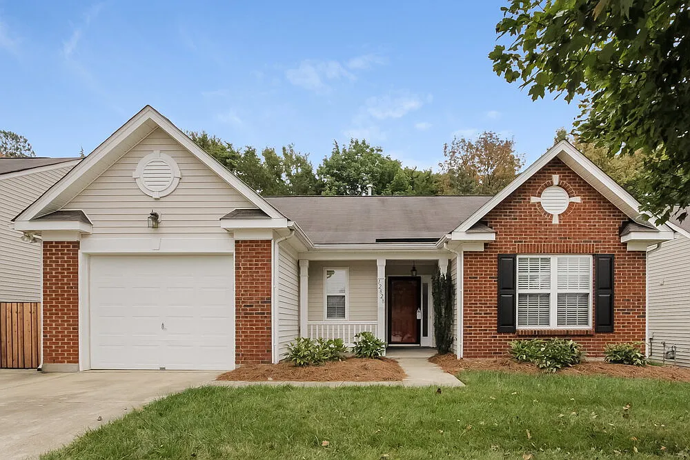 3 bed, 2.0 bath, 1425 sqft, $2,700 — Photo 1