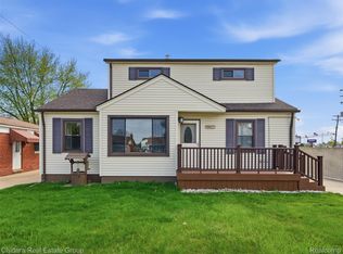 22200 Avon St, Saint Clair Shores, MI 48082