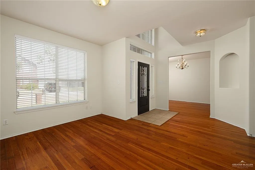 4 bed, 3.5 bath, 3212 sqft, $2,500 — Photo 3