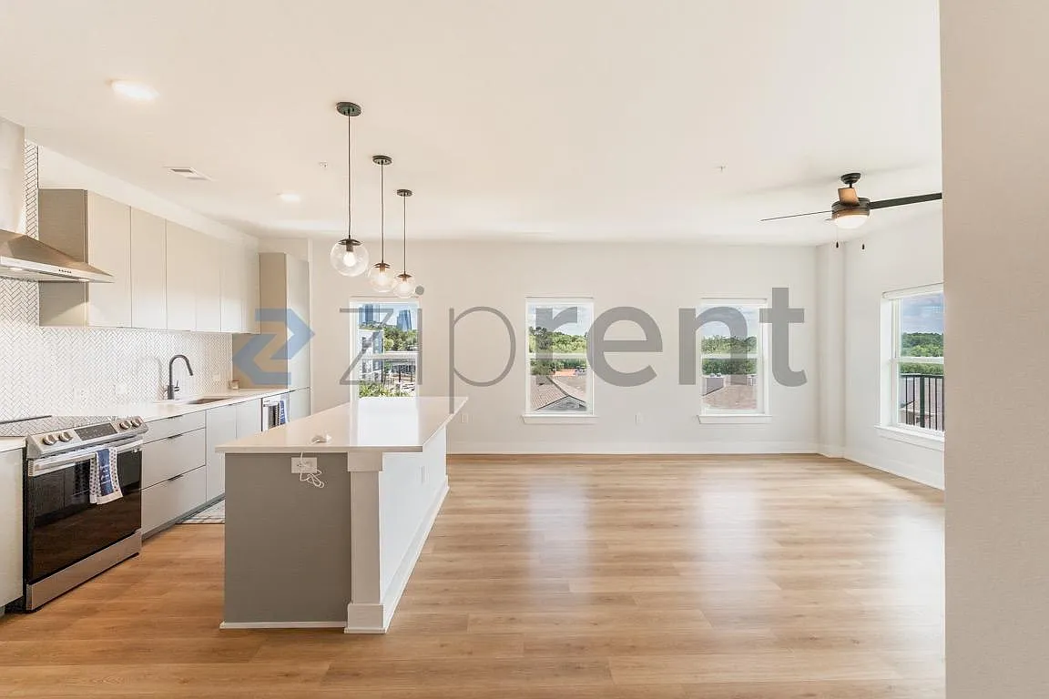 2 bed, 1233 sqft, $3,600 — Photo 3