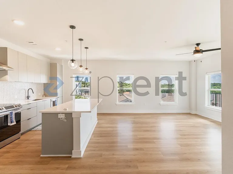 2500 Longview St #523 — Photo 3