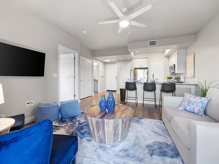 Granite Mountain Apartments — Photo 23