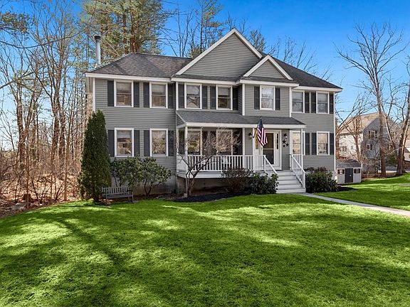 3rd image of 28 Goldsmith Dr