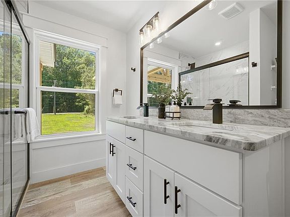 3rd image of 1629 Shillelagh Rd