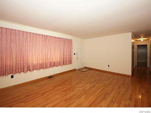 5th image of 1806 Debbie Ln
