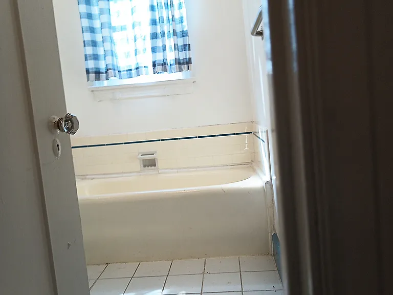 427 N Genesee Ave — Photo 24