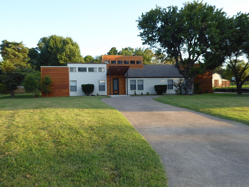 1st image of 1217 Whispering Ln